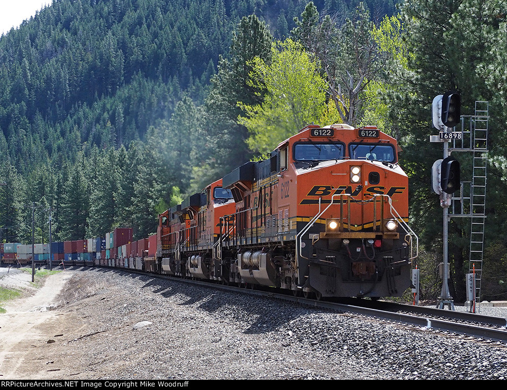 BNSF 6122